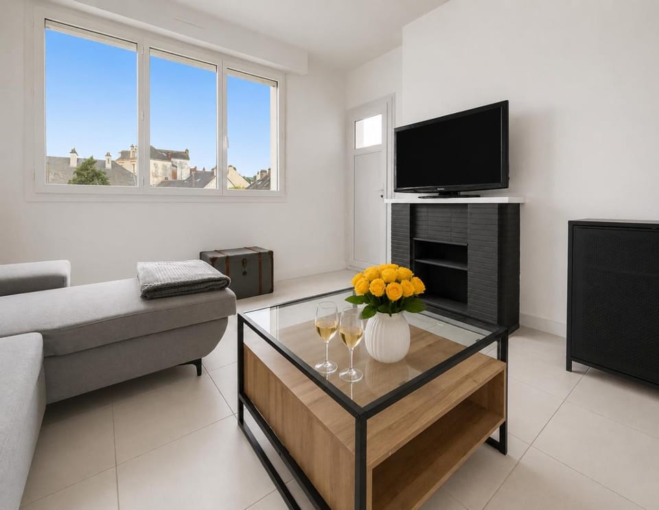 Communal lounge/ TV room, Living room