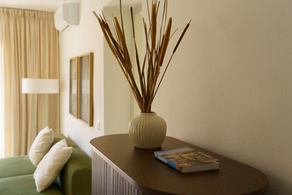 Living room, Decorative detail, Seating area