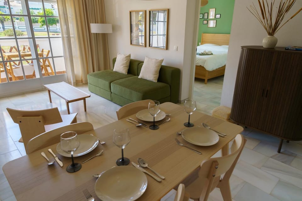 Balcony/Terrace, Balcony/Terrace, Living room, Dining area, air conditioner, air conditioner