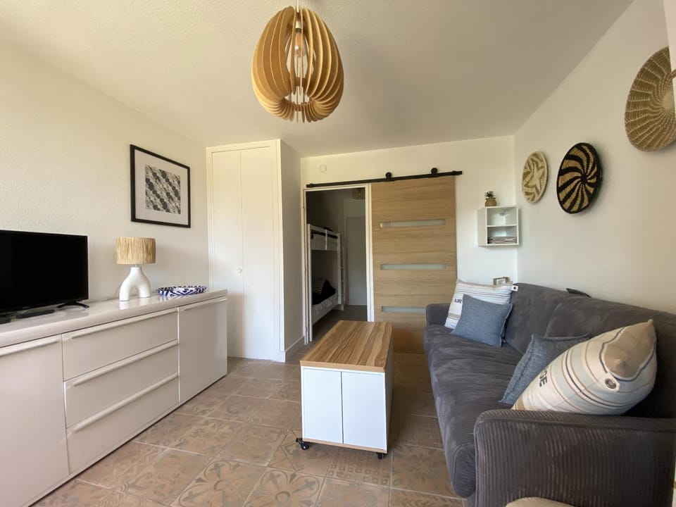 Communal lounge/ TV room, Living room