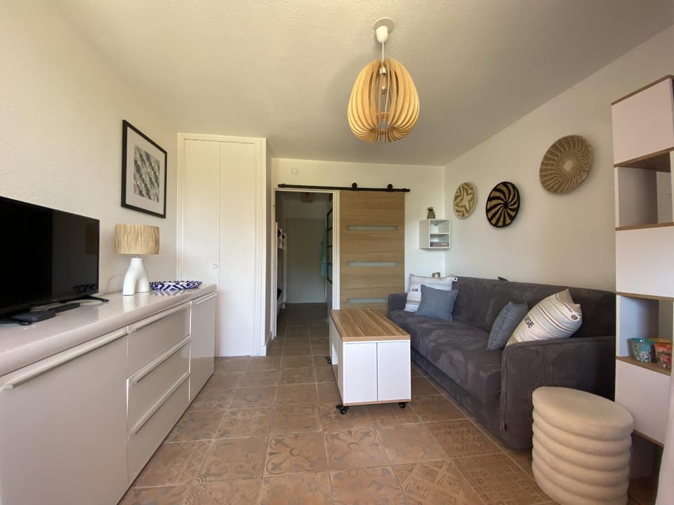 Communal lounge/ TV room, Living room