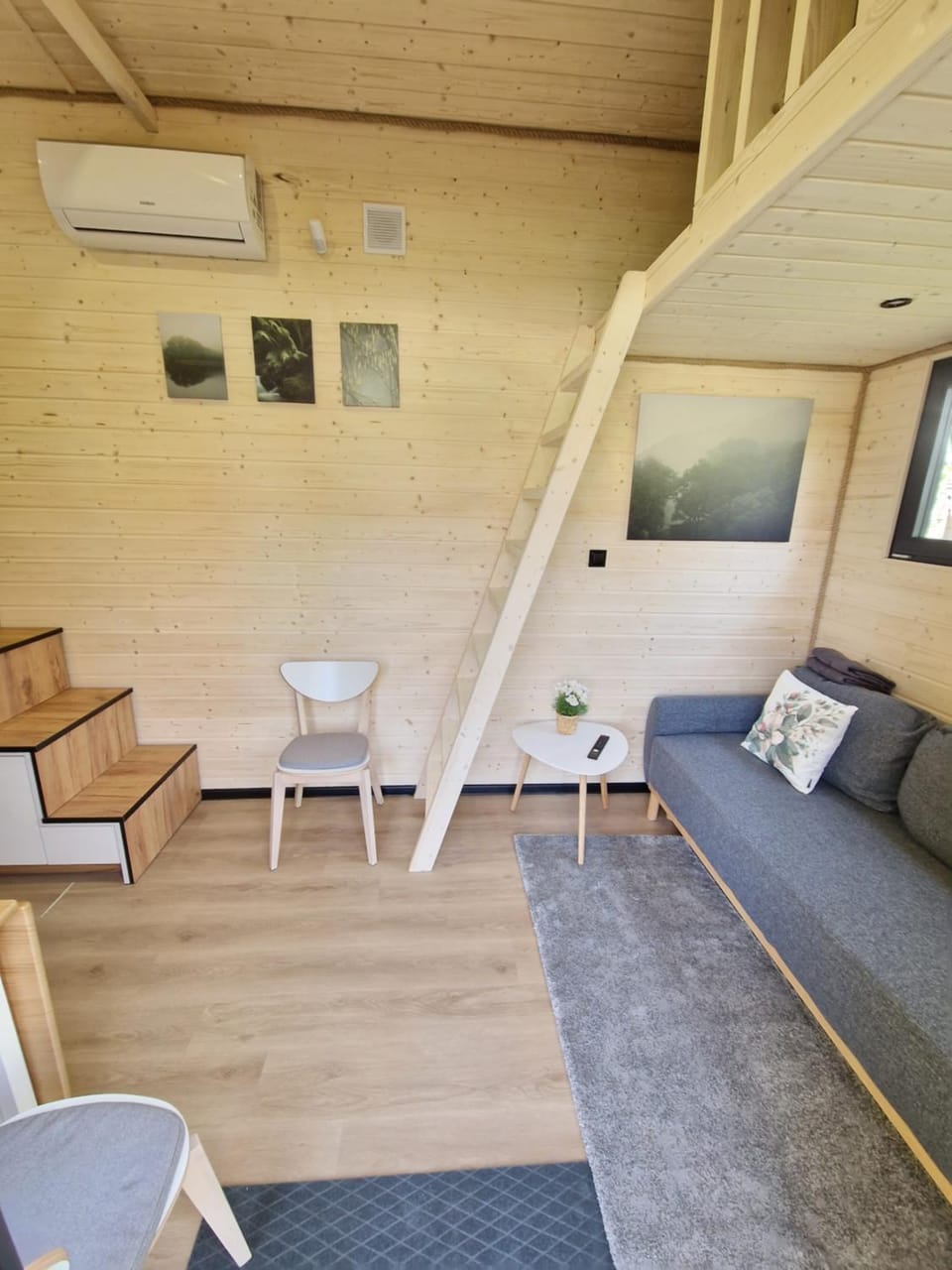 Communal lounge/ TV room, Living room, air conditioner, air conditioner