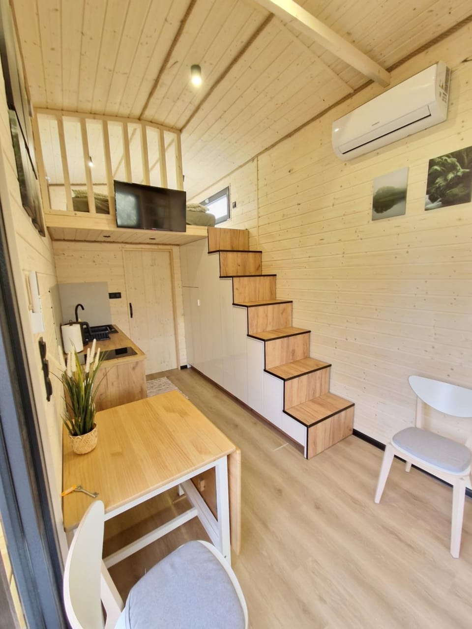 Communal lounge/ TV room, Kitchen or kitchenette, Living room, Communal kitchen, stove, kitchen