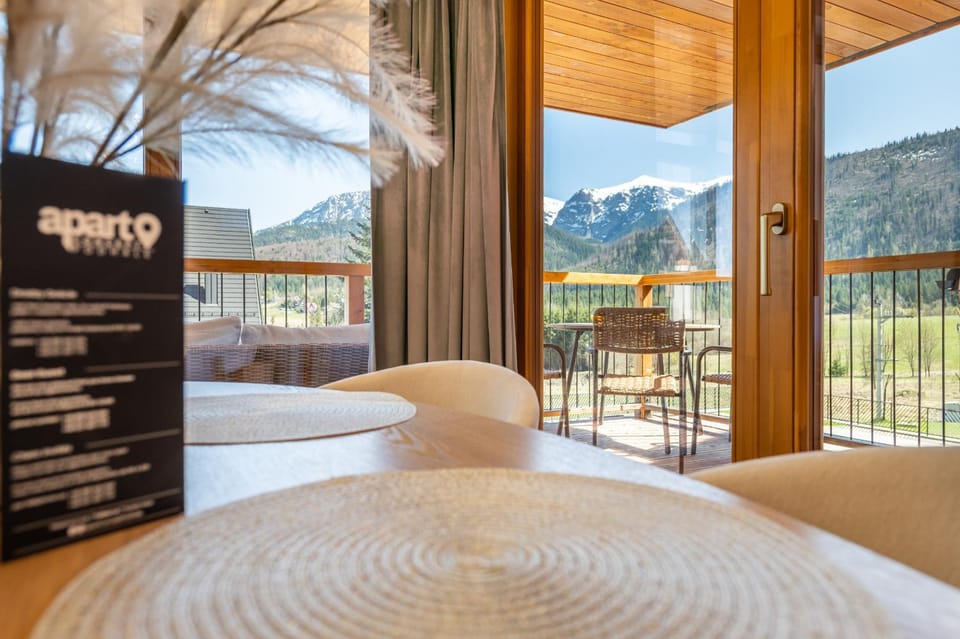 Balcony/Terrace, Mountain view