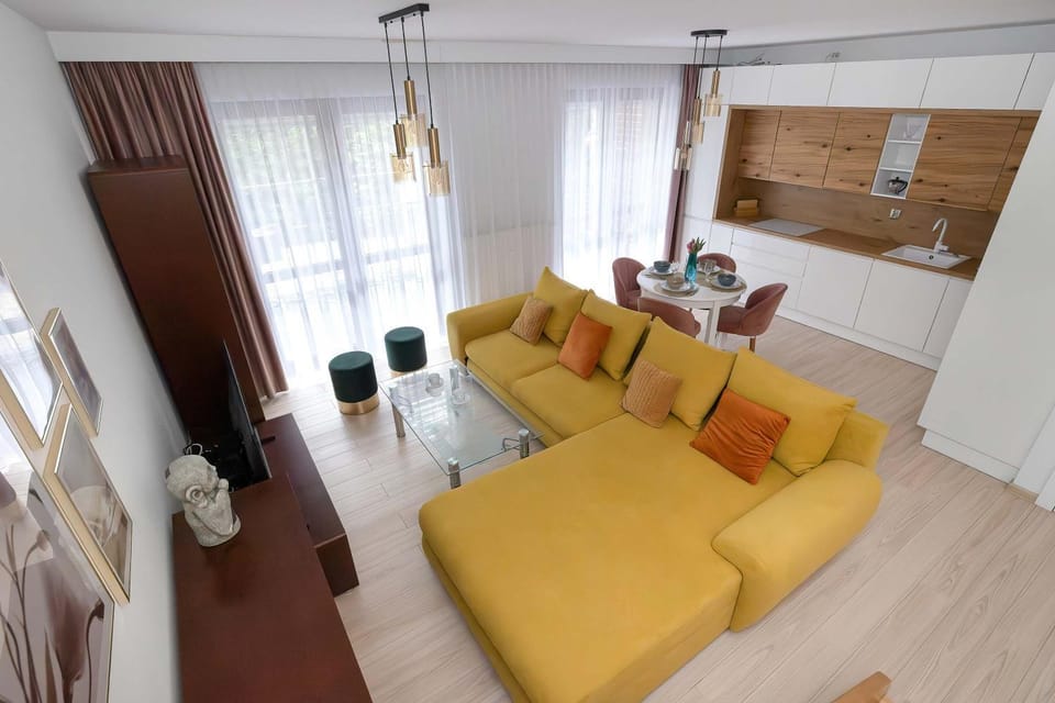 Kitchen or kitchenette, Living room, Seating area