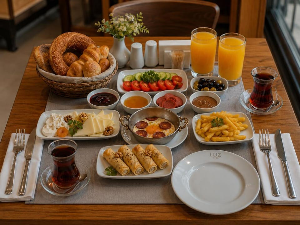 Food and drinks, Food, Breakfast, Continental breakfast, Lunch, Dinner, Drinks