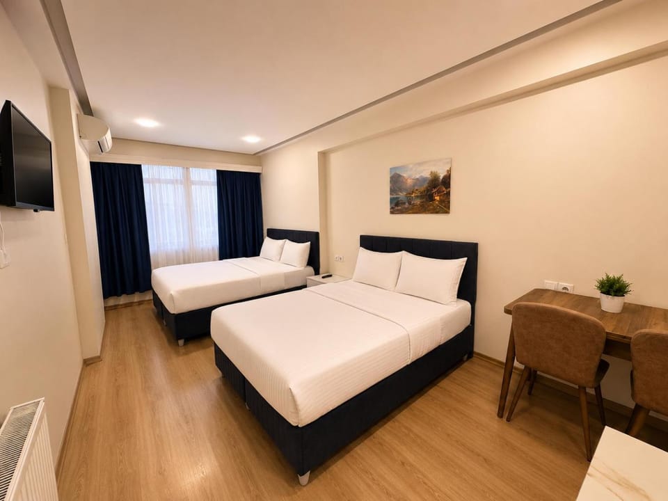 Communal lounge/ TV room, Bed, TV and multimedia, Photo of the whole room, Evening entertainment, Bedroom