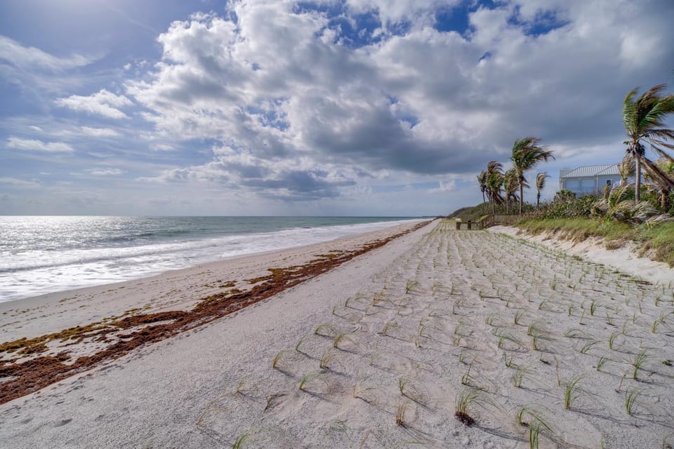 Endless Beach Days! Luxe Vero Beach Home w/ Pool House in Indian River