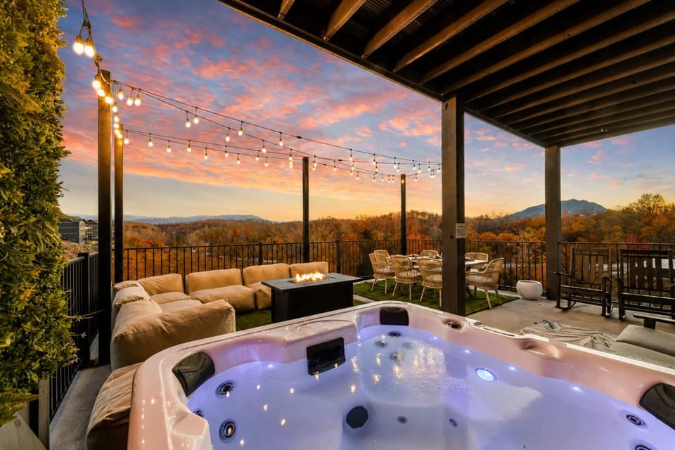 Patio, Hot Tub, Seating area, Mountain view, Sunset