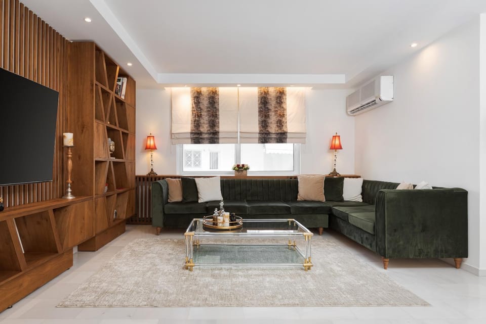 TV and multimedia, Living room, Seating area, air conditioner