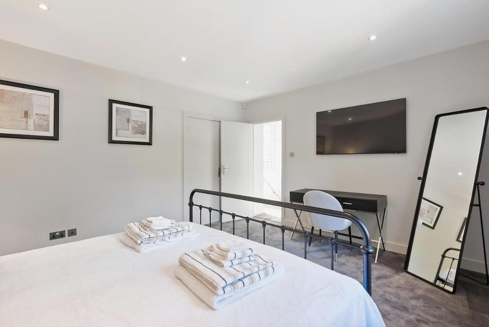 Luxury Wentworth Retreat 3 Bed by the Golf Course Apartment in Runnymede District