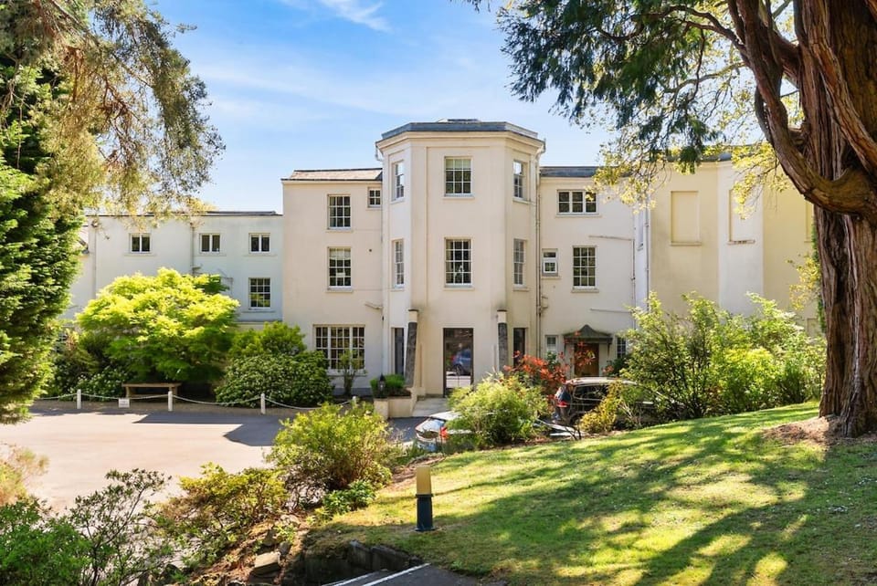 Luxury Wentworth Retreat 3 Bed by the Golf Course Apartment in Runnymede District