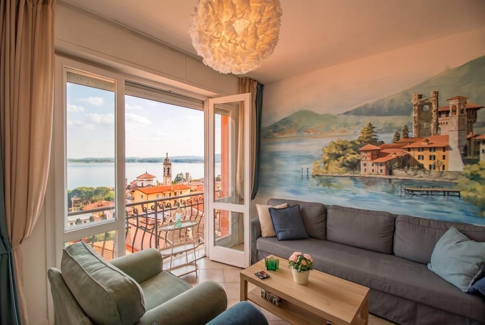 Balcony/Terrace, Living room, Seating area, Lake view