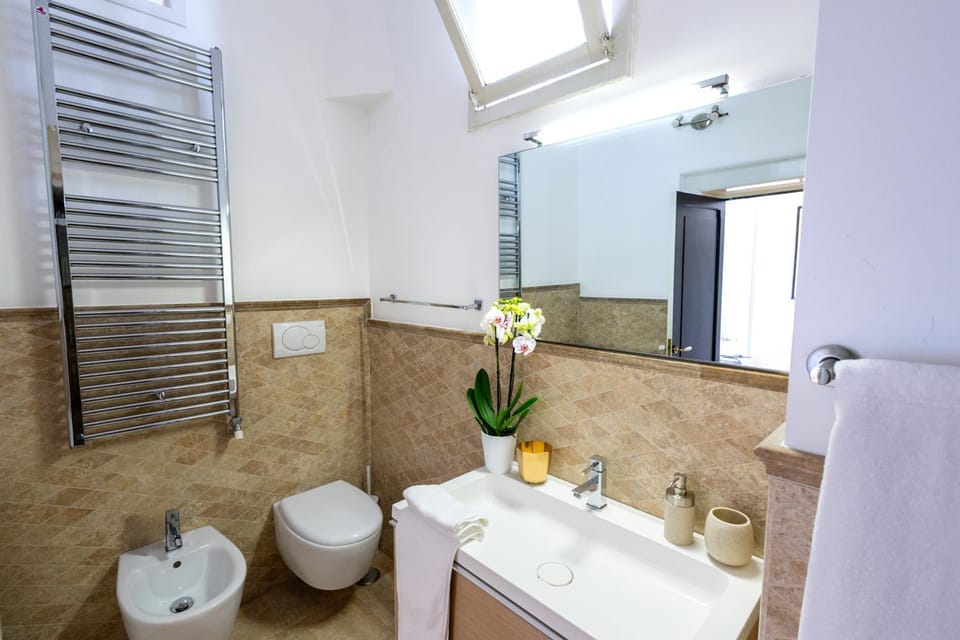 Toilet, Bathroom, towels