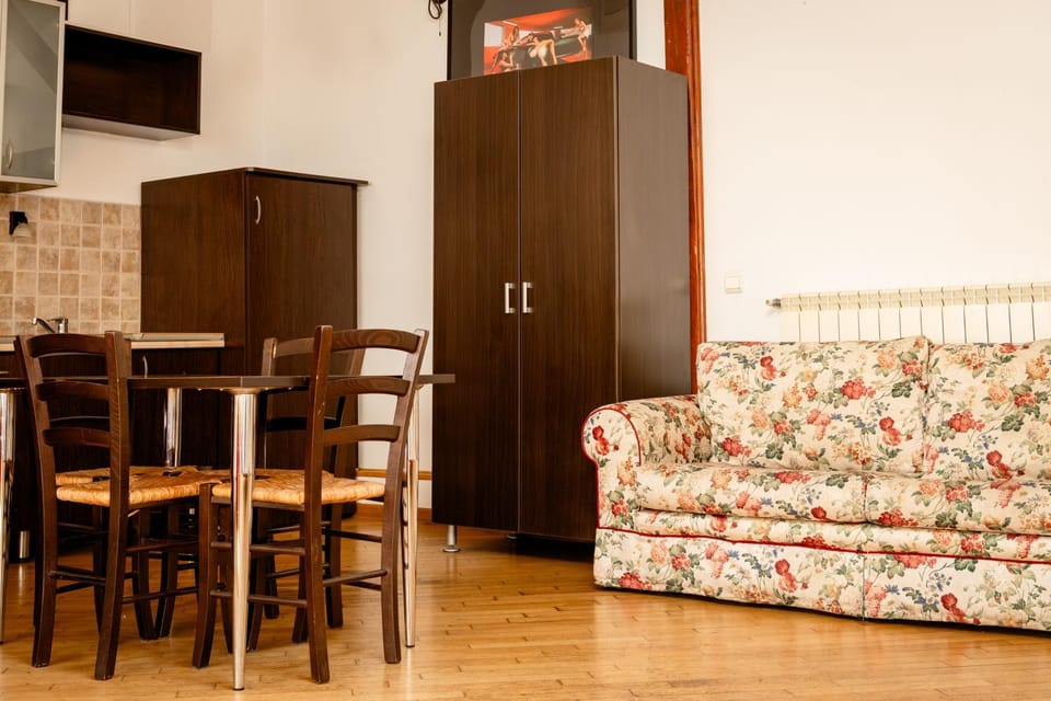 Urban Stay in the Heart of the City with Self Check in Apartment in Bucharest