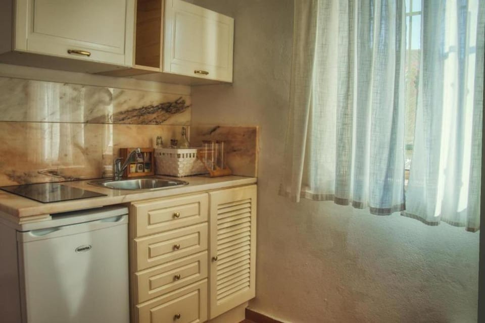 Apartment Sleeps 2 with Pool and Garden Apartment in Lagos