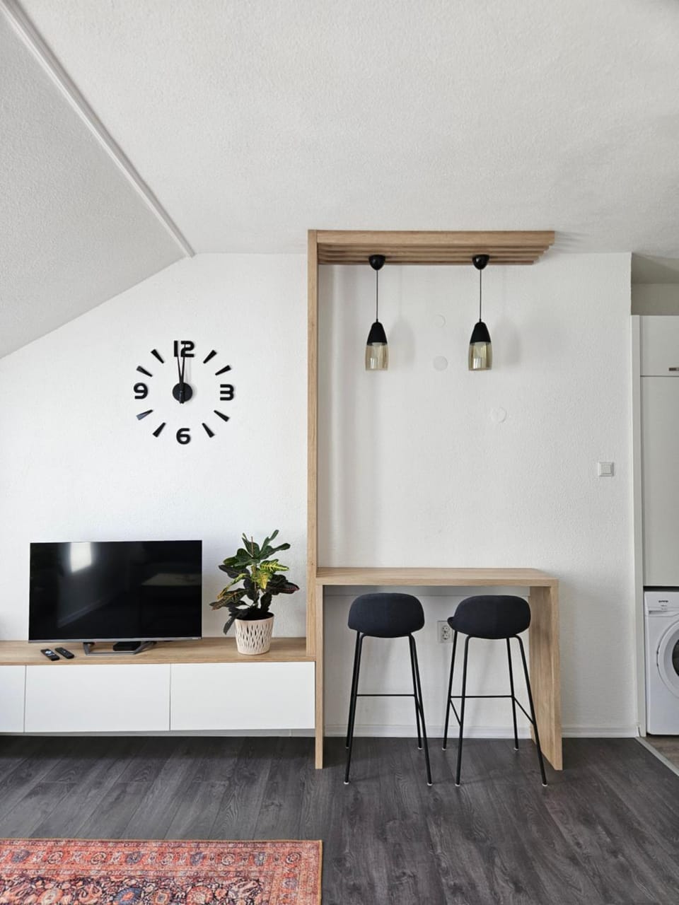 TV and multimedia, Living room, Seating area, Dining area, Evening entertainment