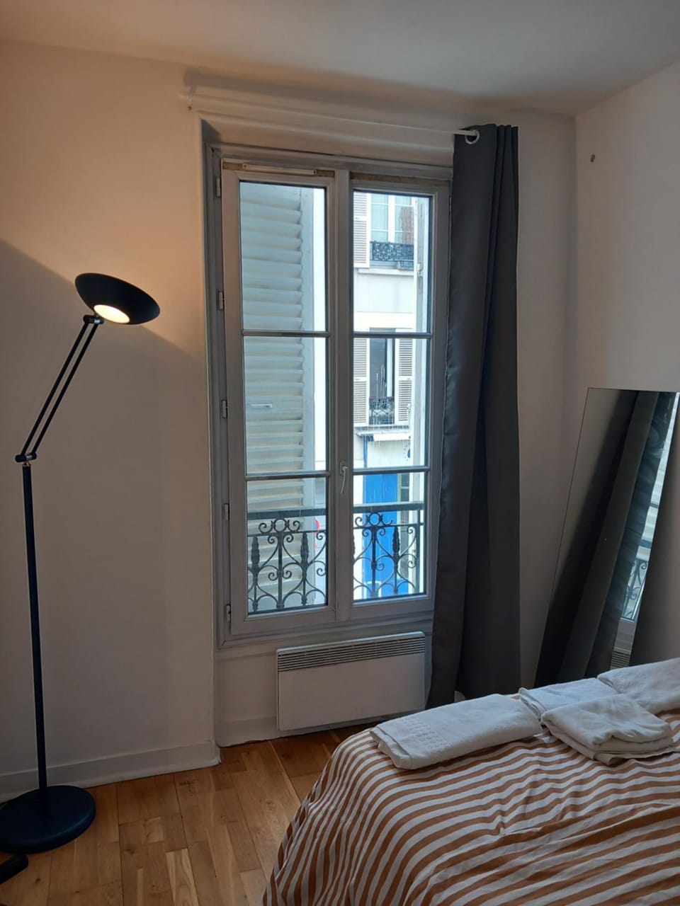 carre eden room Vacation rental in Levallois-Perret