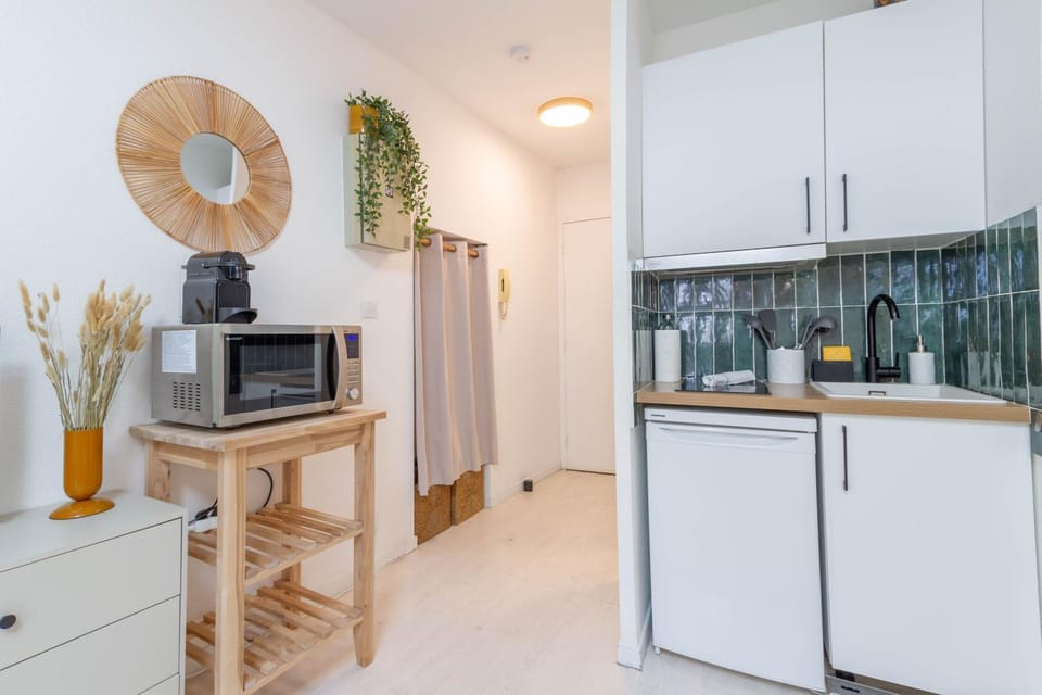 Coffee/tea facilities, stove, kitchen
