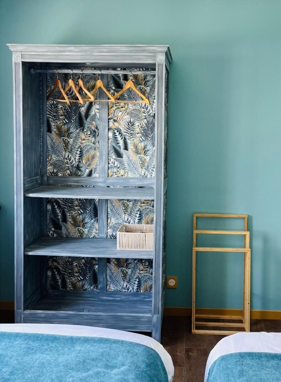 Bedroom, wardrobe