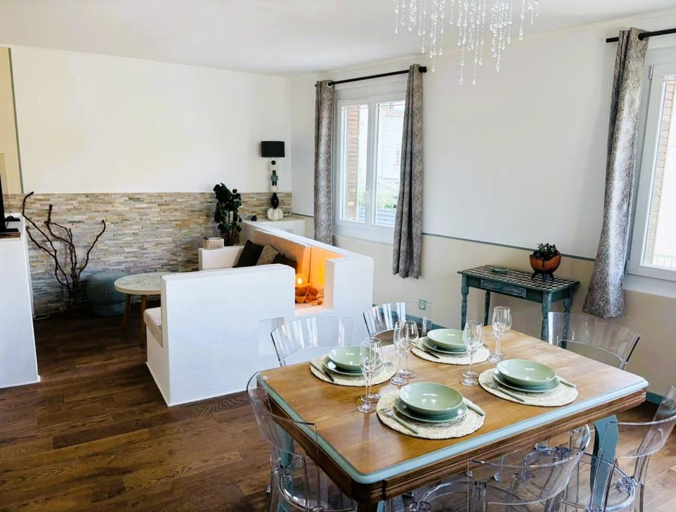 Living room, Seating area, Dining area