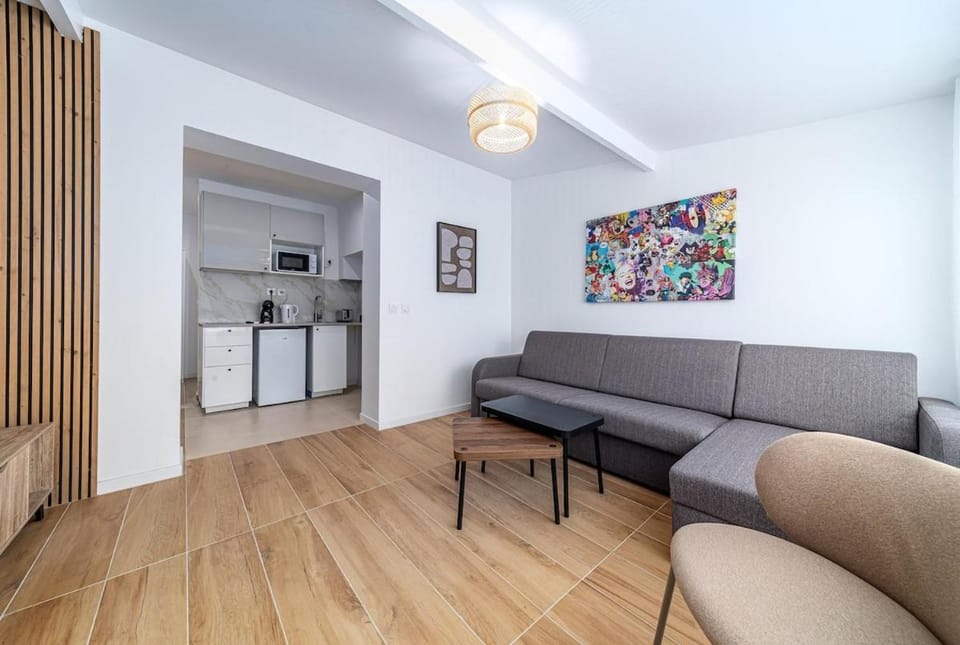 Cozy studio, 1 minute from Line 14 metro station Apartment in Île-de-France