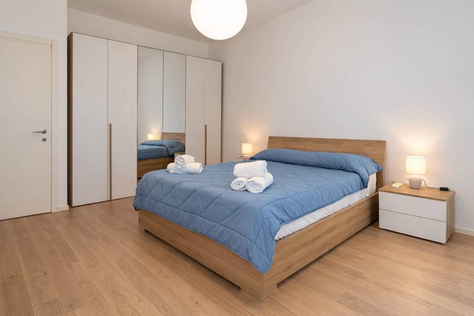 Bed, Photo of the whole room, Bedroom, towels, wardrobe