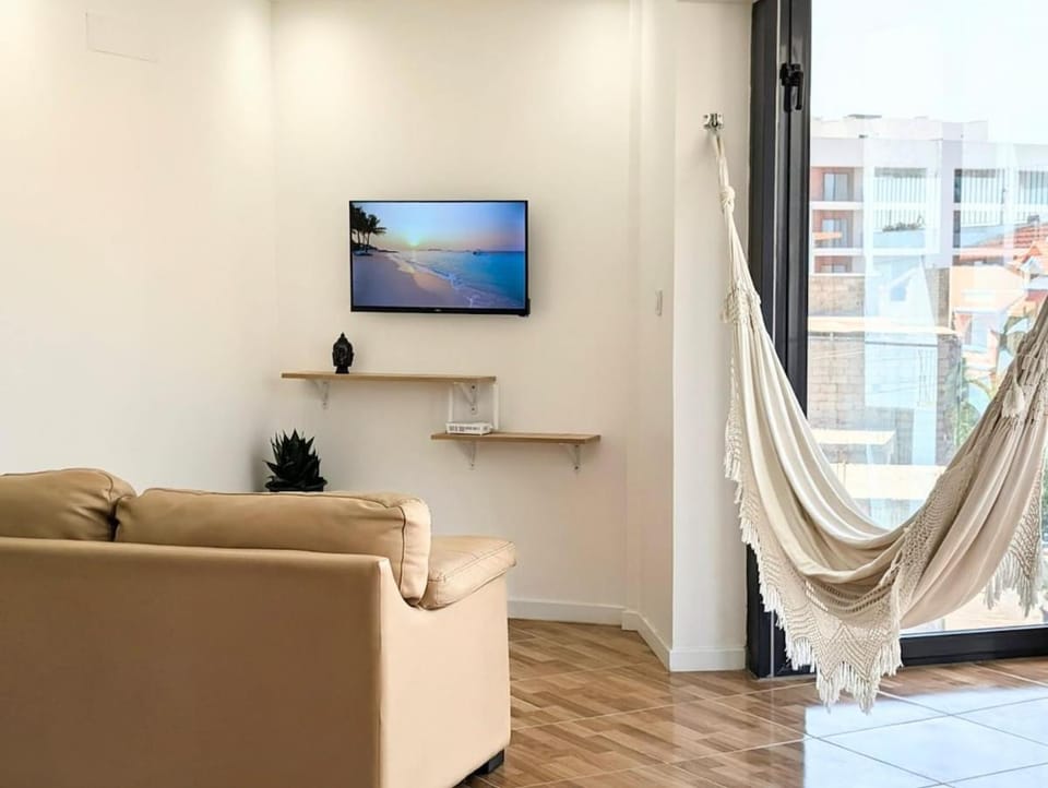 Bright 2BdR Apt in Palmarejo - Fast Wi-Fi & Hammock Apartment in Praia