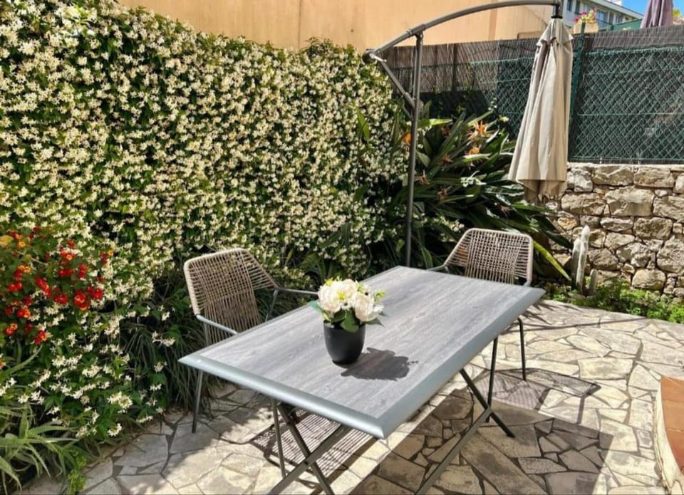 Rare in Cannes, quiet apartment for 4 people, garden, parking Apartment in Cannes