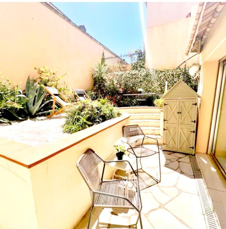 Rare in Cannes, quiet apartment for 4 people, garden, parking Apartment in Cannes