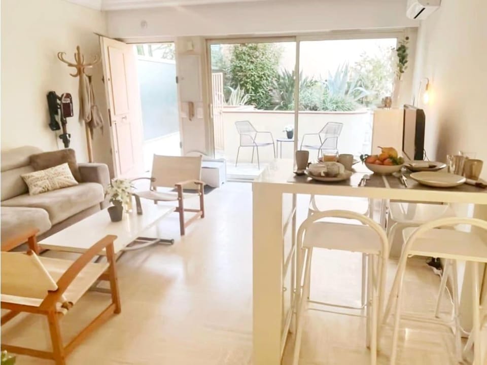 Rare in Cannes, quiet apartment for 4 people, garden, parking Apartment in Cannes