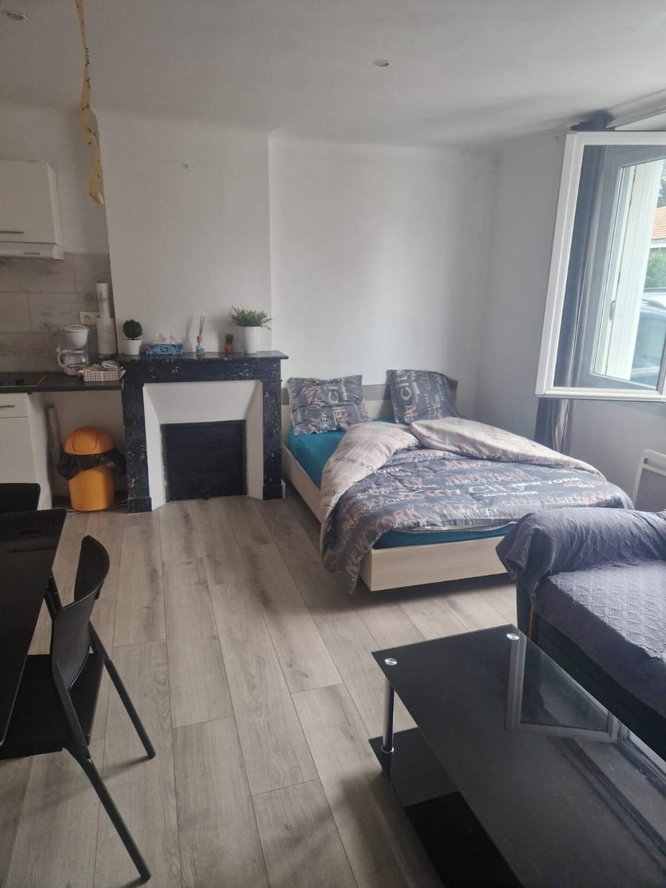 Bed, Living room, Photo of the whole room, Bedroom