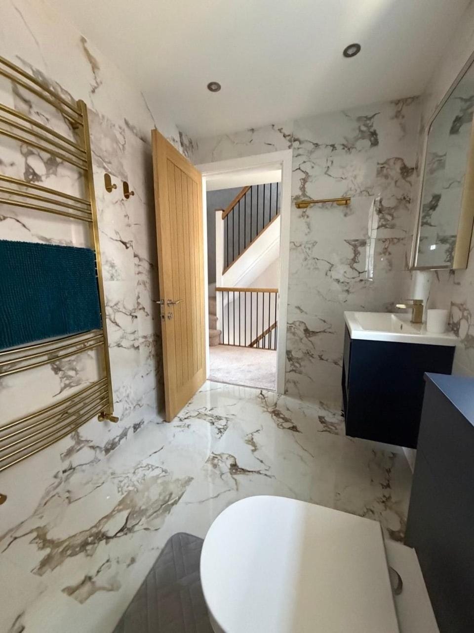 6 Bed 2,5 Bath Executive Contractor and Visitor Stay, off Street Parking 2 Vans or 3 Cars, Super Fast WiFi, Close to Leeds and Bradford House in Leeds