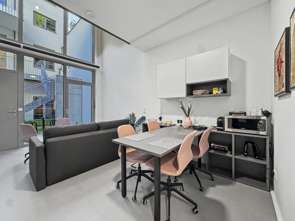 Kitchen or kitchenette, Living room