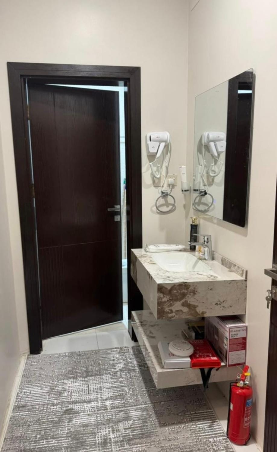 غرفة نوم حديثة و عصرية بمدخل خاص Apartment in Saudi Arabia