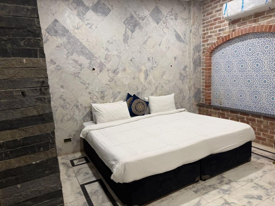 Hayatt Palace Sukkur Bed and Breakfast in Sindh