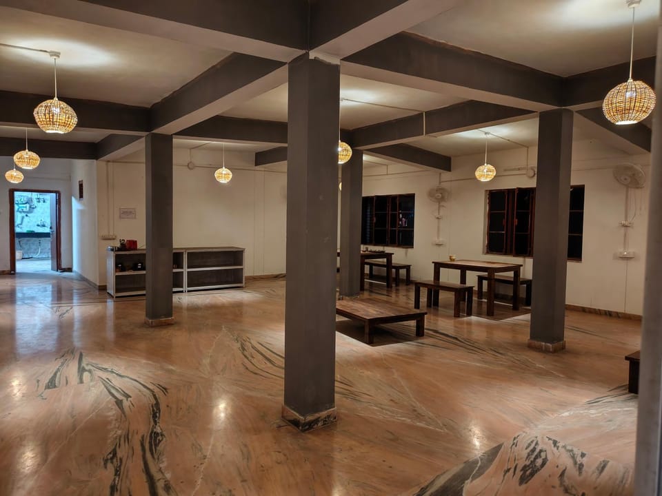 Restaurant/places to eat, Restaurant/places to eat, Dining area