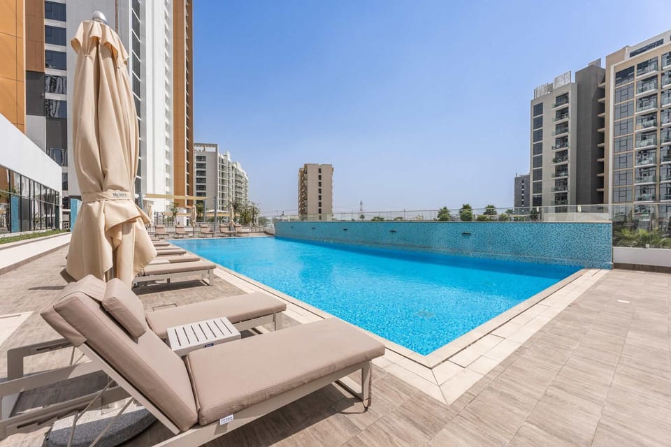 StayShort - Modern 1BR that Sleeps 4 at Riviera Beachfront Apartment in Dubai