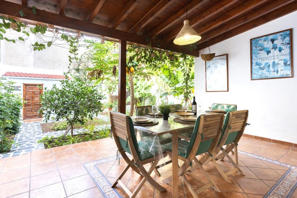 Seating area, Dining area