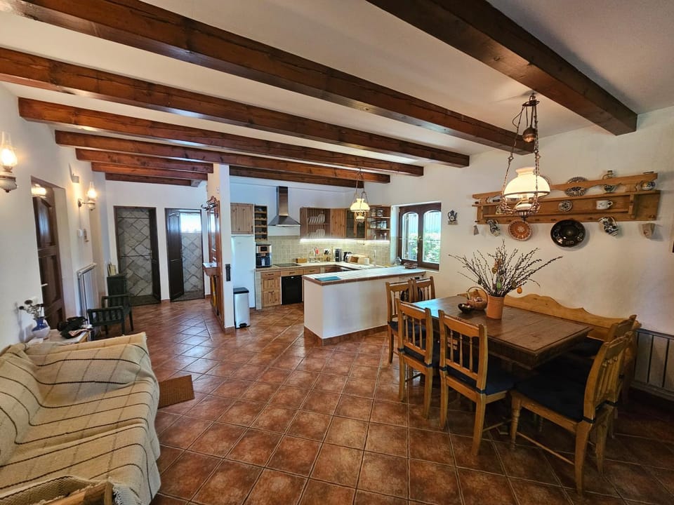 Living room, Dining area, kitchen