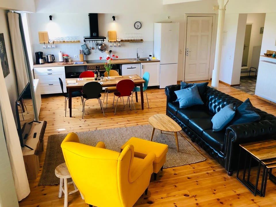 Historische Ferienwohnung am Bruderhof mit Steg & großer Terrasse - Antje Apartment in Brandenburg
