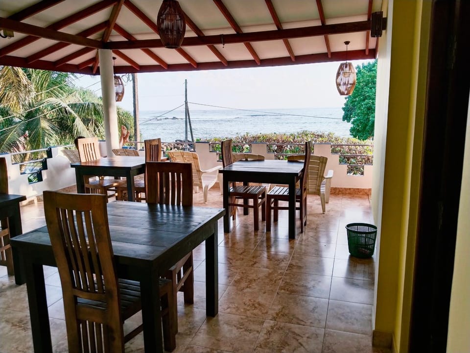 Hot Tuna Surfers Rest Midigama Bed and Breakfast in Southern Province