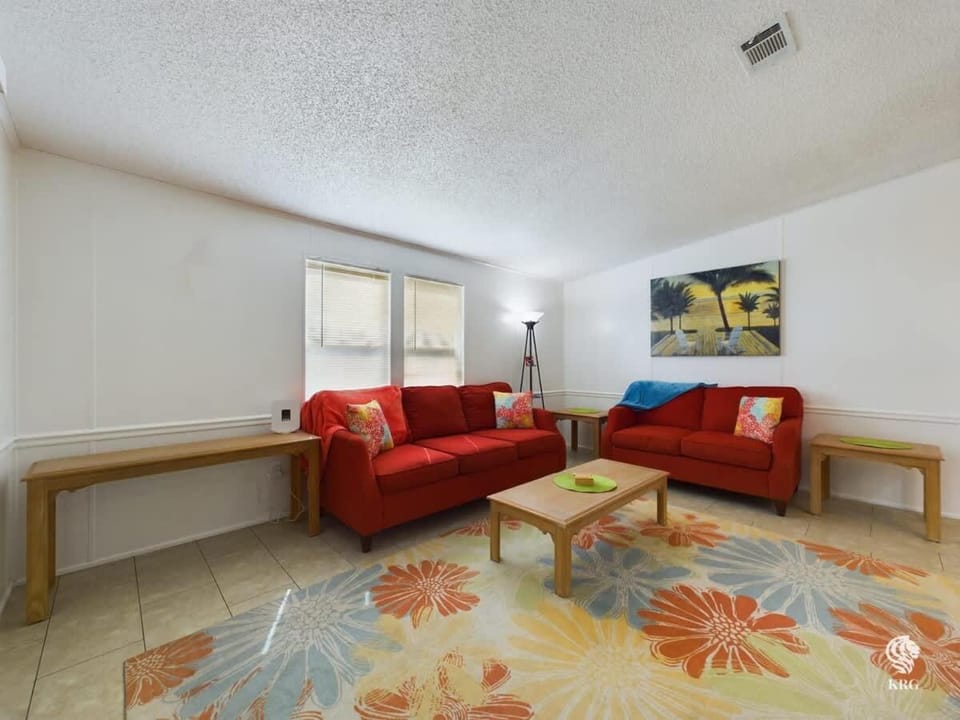 Cozy in Village of Silver Lake House in Lady Lake