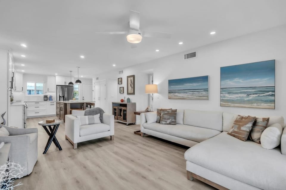 Runaway Bay 276 home House in Holmes Beach