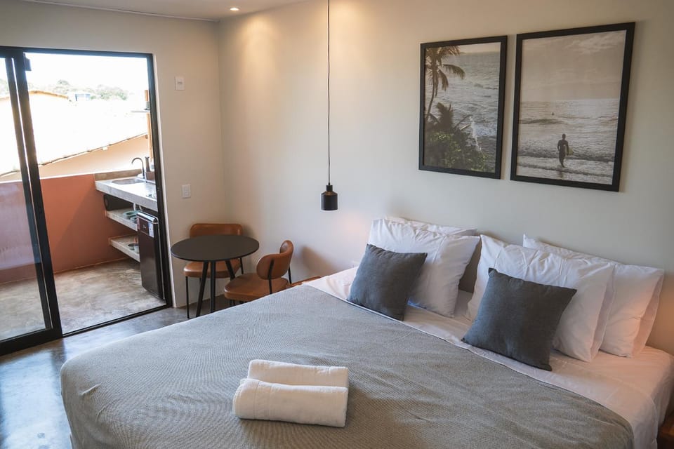 Bed, Photo of the whole room, Seating area, Bedroom, towels