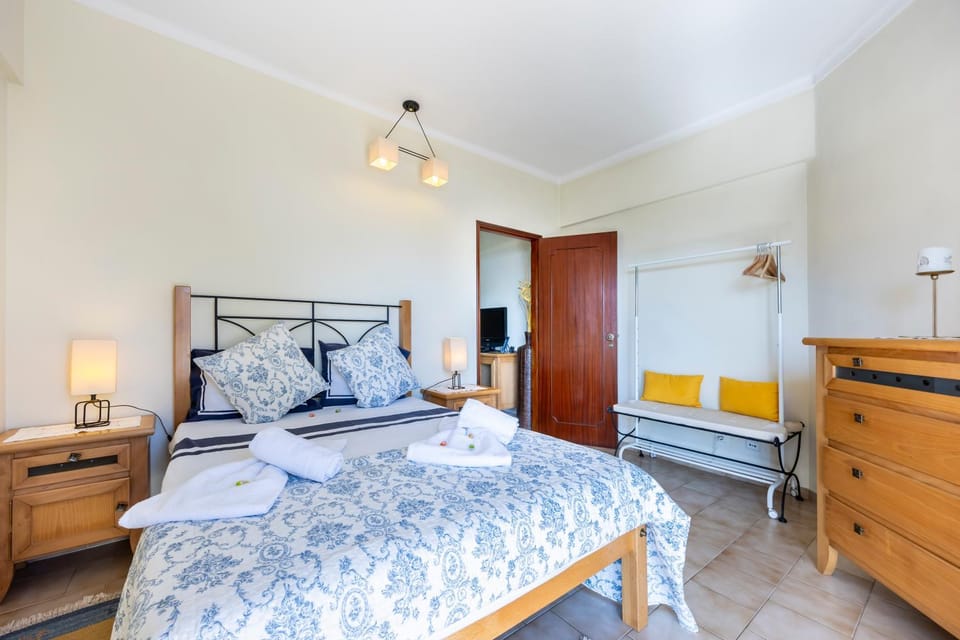 Bed, Photo of the whole room, Bedroom, towels, wardrobe