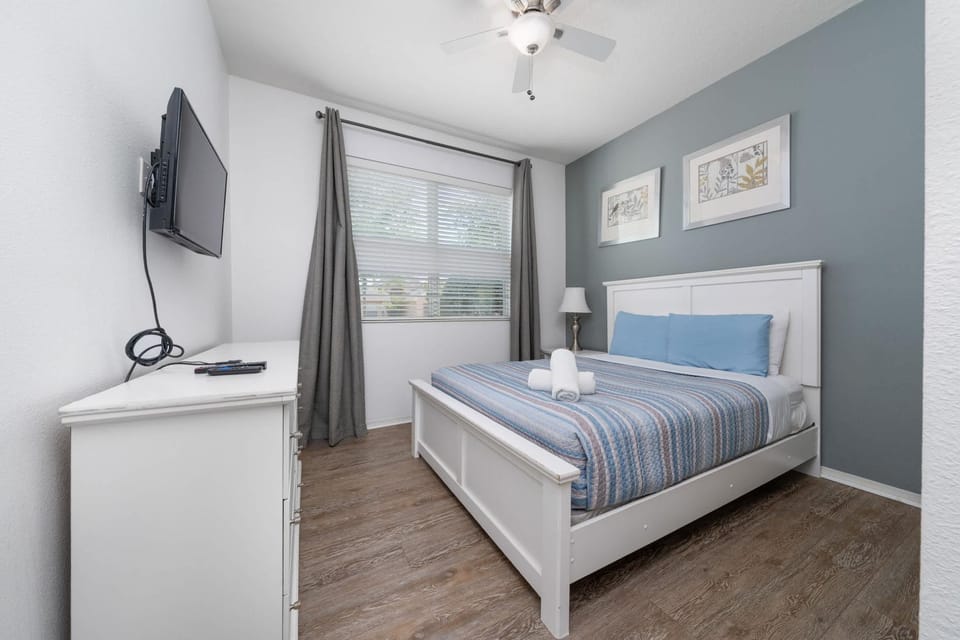 Lakeview 7BR Getaway Pool Great Location House in Kissimmee