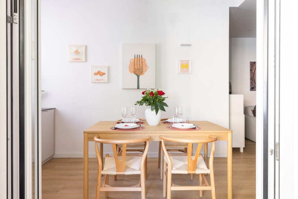Stylish 2BR 2BA Newly Renovated Apartment-LorenzoILMagnifico Apartment in Rome