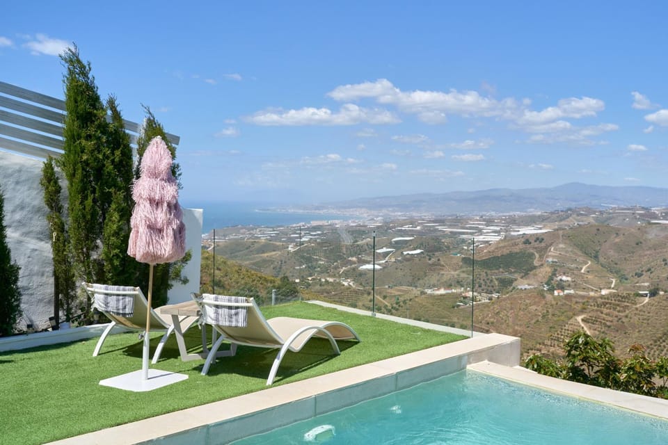Property building, Balcony/Terrace, Living room, Swimming pool
