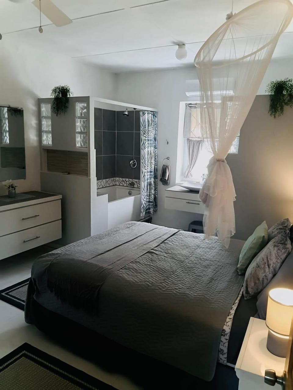 Photo of the whole room, Bedroom